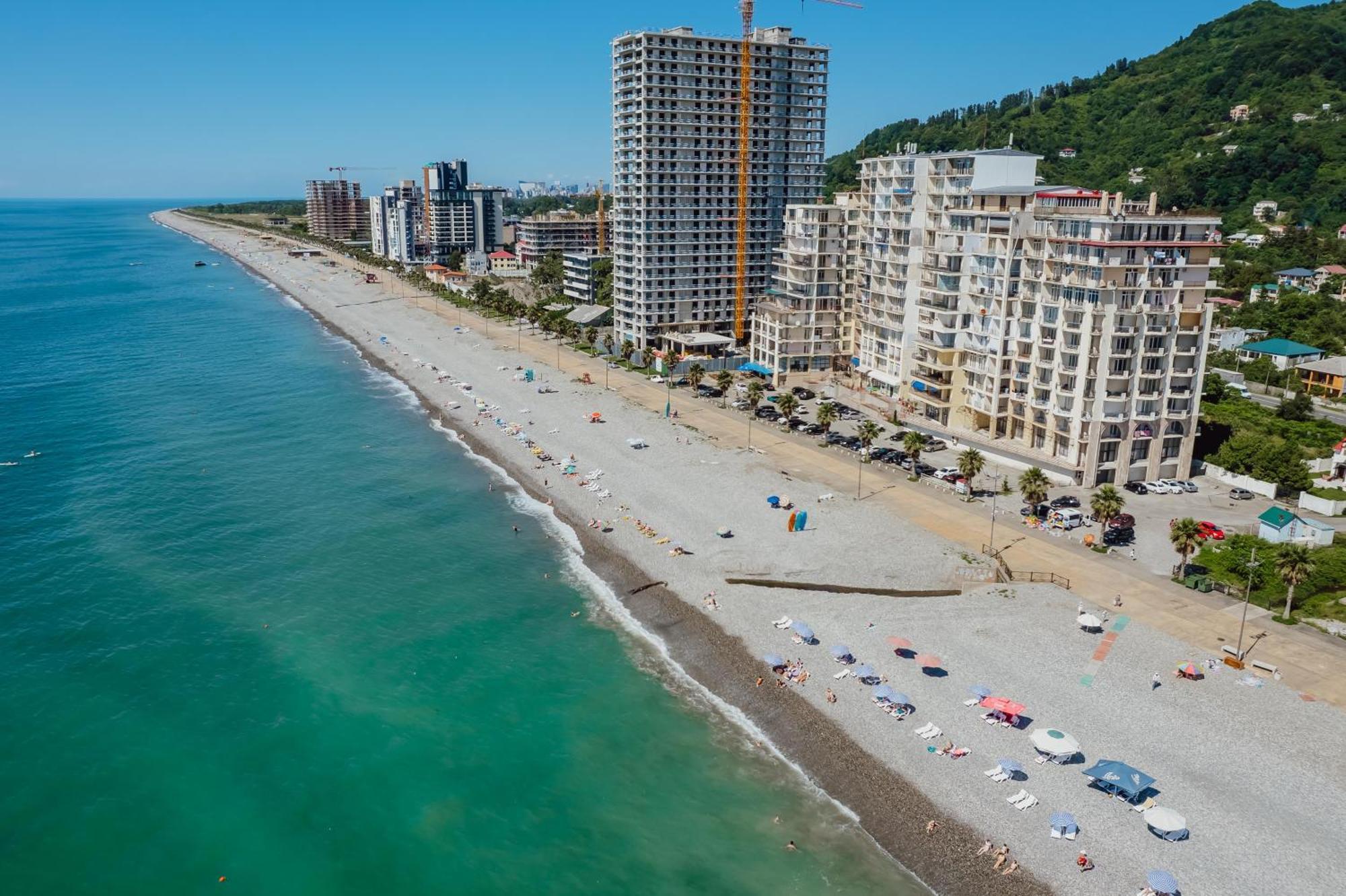 Two Bedroom With Balcony In Apartment Gonio