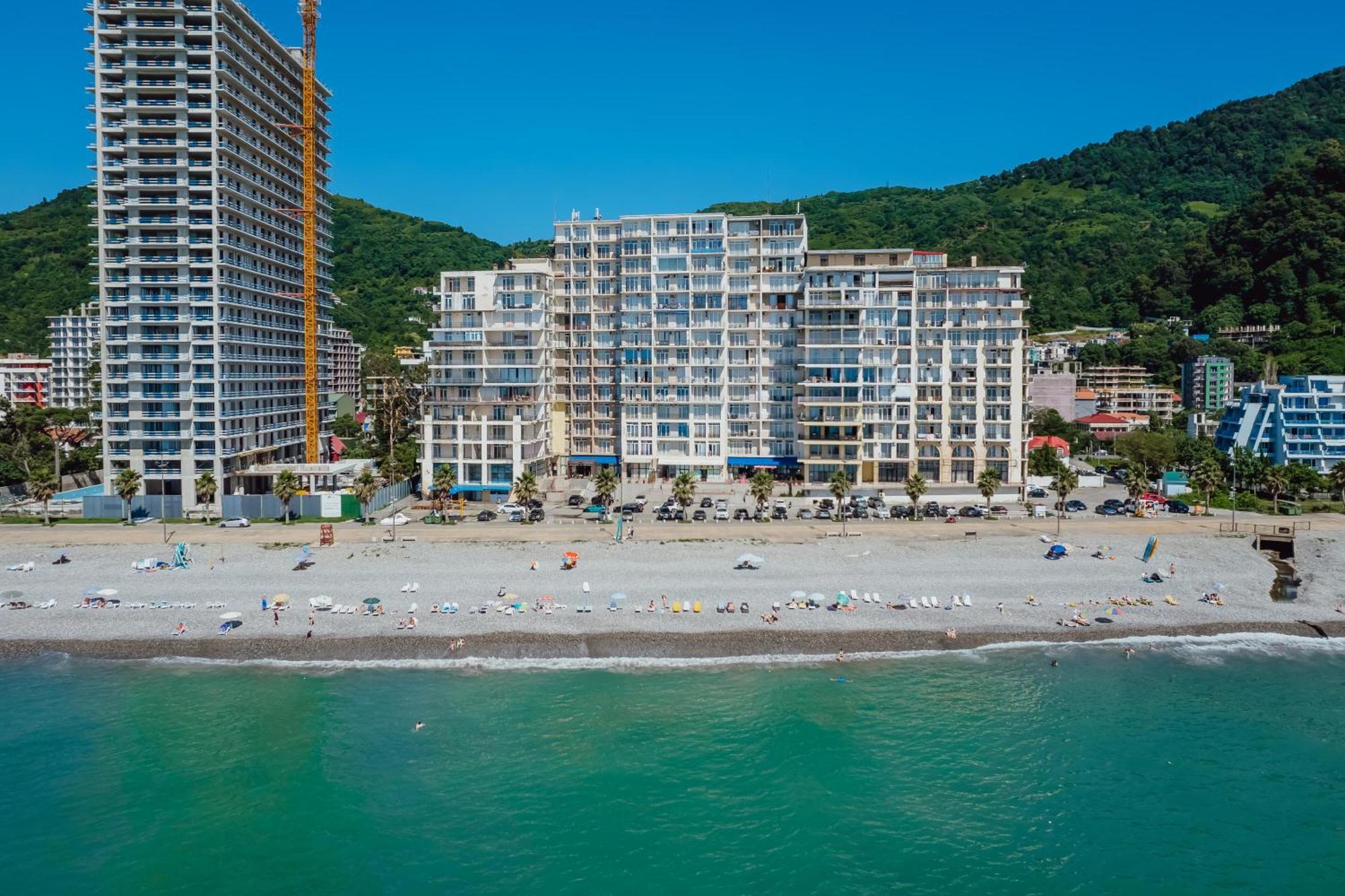 Two Bedroom With Balcony In Apartment *